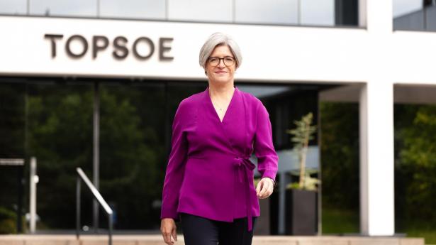 Elena Scaltritti blev i marts udnævnt til adm. direktør for industrikoncernen Topsoe. Før det var hun kommerciel direktør, og hun overtog rollen efter Roeland Baan, der sammen med familien har sat kursen mod Nederlandene.