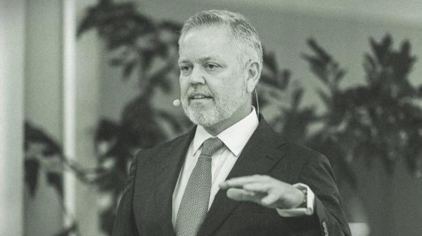 Peter Haugaard har været HR-direktør i EY siden maj 2021, men han kom faktisk til EY helt tilbage i 2011, inden han tog en afstikker til KPMG, hvor han arbejdede i Dubai i perioden 2017-2021.