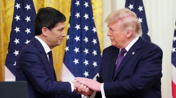 Kevin Warsh blev nomineret af Donald Trump til posten som chef i den amerikanske centralbank. Onsdag skal han første gang lede centralbankens rentemøde.