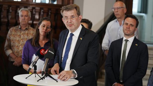 Forsvarsminister Troels Lund Poulsen (V) ved pressemødet om ny politisk aftale i Forsvarsministeriet.