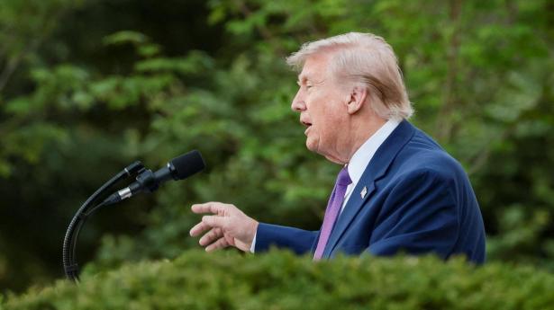 Trump presset af benzinpriser: Nu overvejer han Bidens løsning