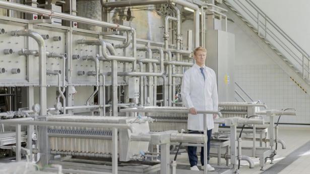 Tobias S. Christensen er tredje generation hos Pharmacosmos, hvor han har været adm. direktør siden 2022.
