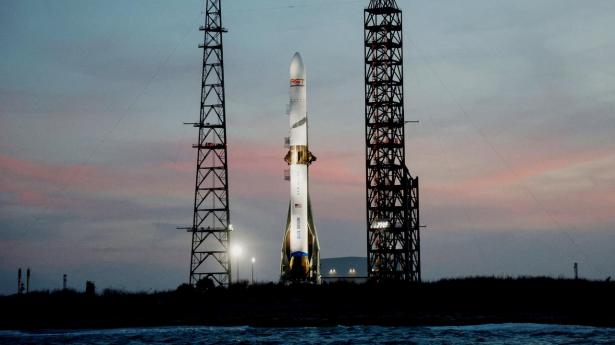 FILE PHOTO: A Blue Origin New Glenn rocket is prepared for launch at the Cape Canaveral Space Force Station in Cape Canaveral, Florida, U.S., April 18, 2026. It will be the third launch of New Glenn, and it will carry the AST SpaceMobile's BlueBird 7satellite into low Earth orbit. REUTERS/Joe Skipper/File Photo