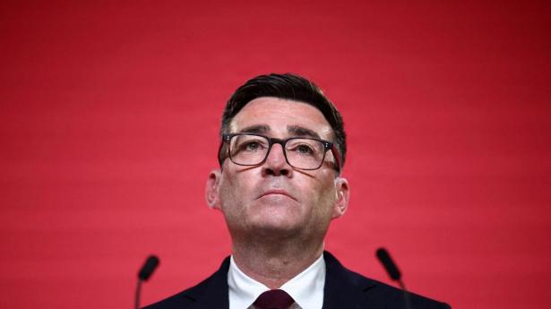 Burnham overtager britisk økonomi i spændetrøje