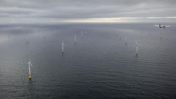 Danmark er tæt koblet til det tyske elmarked – og når vinden heller ikke blæser dér, forsvinder adgangen til billig importeret strøm. Resultatet er priseksplosioner og risiko for forsyningspres.