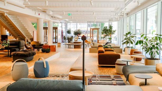 Arbejdspladsindretning er godt på vej til at blive et værktøj til rekruttering- og fastholdelse af medarbejdere, siger Managing Director i design- og indretningsvirksomheden, Flokk, Dorrit Hoffmann Felding.