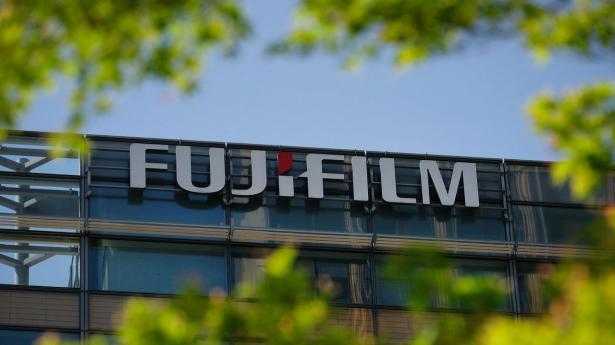 Medicinfabrikken i Hillerød blev oprindeligt bygget af det amerikanske biotekfirma Biogen, men blev i 2019 købt for 6 mia. kr. af det japanske Fujifilm-konglomerat. Arkivfoto: Kazuhiro Nogi/AFP/Ritzau Scanpix