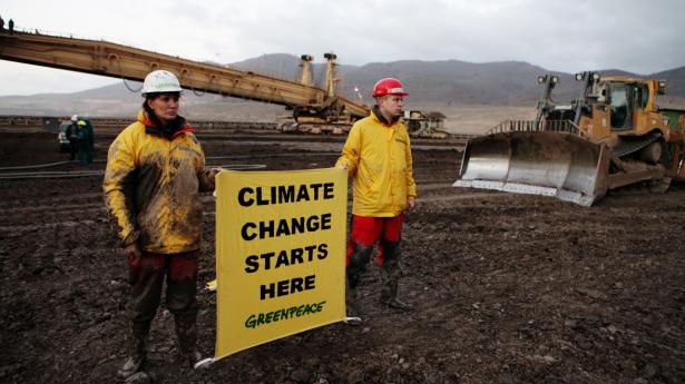 En omsætningsgrænse for kuludvinding hindrer ikke pensionsselskaber i at investere i nogle af verdens største kulminer, fortæller Greenpeace. Arkivfoto: Milan Jaros/AFP/Ritzau Scanpix