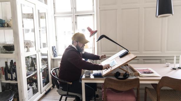 David Risley er tidligere gallerist og uddannet fra en kunstskole for 20 år siden. Det er først nu, at han er begyndt selv at lave kunst. Foto: Sophie Voisin