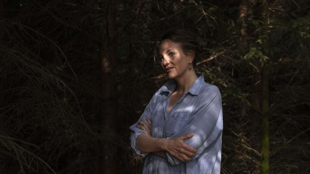 Karen Pallisgaards meditationer har gjort, at hun sætter større pris på at bo tæt på naturen. Foto: Sophie Voisin