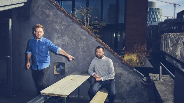 Henrik Fabrin og Darío Rodríguez stiftede i 2017 tech-virksomheden Botxo. De har netop landet millioninvestering, og lancerer nu et nyt chatbot-produkt. Foto: Thomas Nielsen