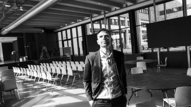 Billig passiv portefølje slår samtlige pensionsselskaber i afkast. Bør de dyre investeringsfolk spares væk?