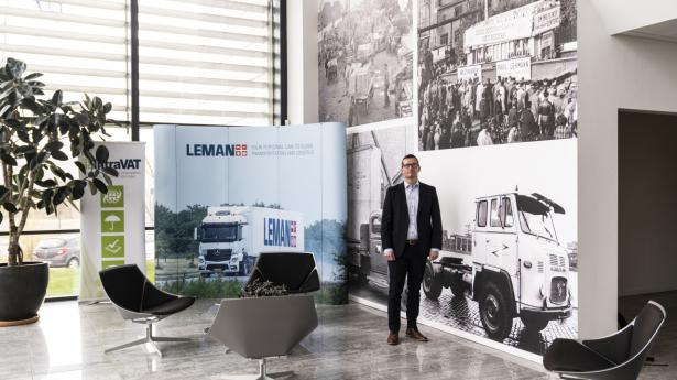 Der er langt mellem kollegerne hos Leman i Greve, men direktør Thomas Krøyer holder skansen.Foto: Sophie Voisin