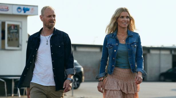 Uden Carsten Bjørnlund, Marie Bach Hansen og den lokale natur omkring Hvide Sande ville TV2´s nye krimiserie “Hvide Sande” ikke være værd at se. PR-foto: Henrik Ohsten/TV2