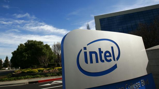 Den amerikanske chipgigant Intel har været ude og melde et forretningsmiljø, som er ringere end tidligere ventet. Arkivfoto: Robert Galbraith/Reuters/Ritzau Scanpix