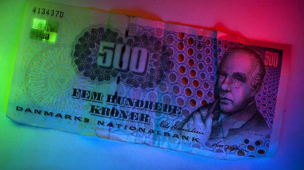 Nationalbanken forsinker leverancen af nye, sikrere 500-kronesedler på grund af corona. Arkivfoto: Søren Bidstrup/Ritzau Scanpix