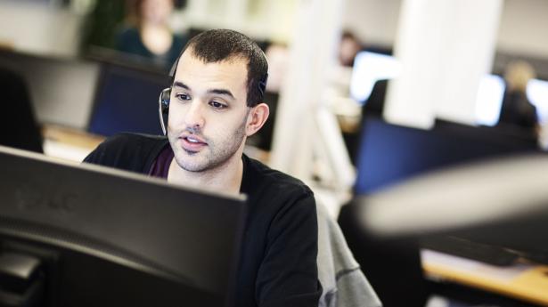 Telefonsalg er ikke længere en stærk strategi, når en virksomhed skal rekruttere kunder. I stedet skal de fokusere på allerede loyale kunder. Arkivfoto: Kasper Palsnov/Ritzau Scanpix