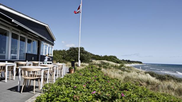 Fra sommeren 2024 tilbyder Kadeau Bornholm overnatning i telte på Eco Beach Lodge ved Balka Strand.