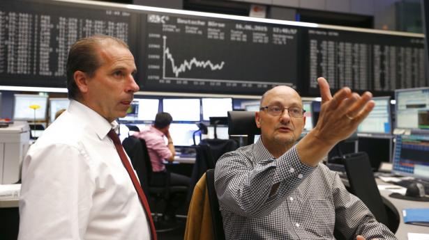 Det sendte det fælleseuropæiske Stoxx 600-indeks ned med 1,7 pct. Det tyske Dax-indeks dykkede 1,7 pct. Det samme gjorde det franske CAC 40. Det britiske FTSE 100 faldt 1,6 pct. Arkivfoto: Ralph Orlowski/Reuters/Ritzau Scanpix