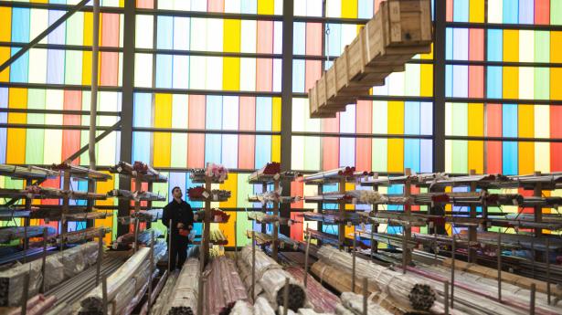 Stålvirksomheden Dacapo Stainless – med den karakteristiske farverige facade, der kan ses fra Silkeborg-motorvejen – har lavet et rigtig godt resultat i 2021. Arkivfoto: Casper Holmenlund Christensen/Jyllands-Posten/Ritzau Scanpix