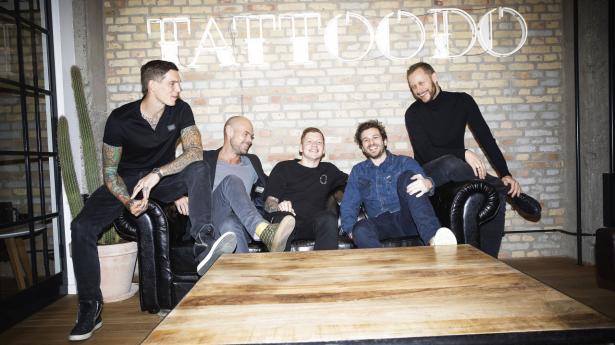 Holdet bag Tattoodo, som det så ud i 2016. Til venstre ses Daniel Agger, mens nuværende adm. direktør Johan Plenge ses i midten. Arkivfoto: Jonas Pryner Andersen