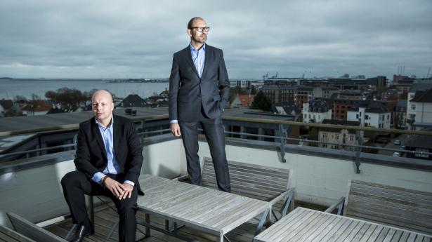 Nikolaj Hoff (t.h.), adm. direktør for Nordic Solar, med salgsdirektør Anders Søgaard-Jensen (t.v.). Arkivfoto: Nikolai Linares/Ritzau Scanpix.