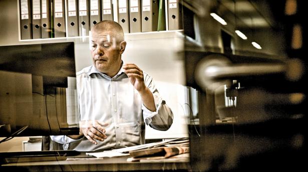 Arbejde har altid fyldt meget hos Bjarne Corydon. Men med alderen er også dét under forandring, hvilket på ingen måde må misforstås i retning af, at Corydon er blevet doven. Han arbejder bare ikke hele tiden længere og taler nu ligefrem om, at hvis han fik en time ekstra i døgnet, skulle den bruges på sofaen. Arkivfoto: Steven Achiam