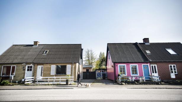 Regeringens mærkesag om at sikre lån til boligkøbere på landet med en statsgaranti er hverken relevant eller efterspurgt, mener topchef i Arbejdernes Landsbank. Arkivfoto: Sophia Juliane Lydolph/Scanpix