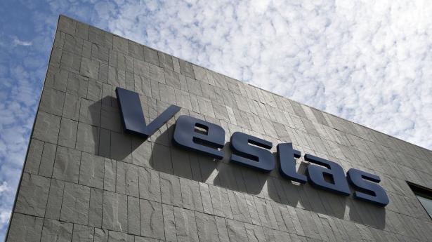 Vestas blev fredag ramt af et cyberangreb, som vindmøllekæmpen nu forsøger at inddæmme. Arkivfoto: Henning Bagger/Ritzau Scanpix