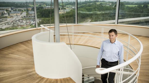 Kim Fausing på toppen af Danfoss med hovedsæde i Nordborg på Als. Han vil på grund af coronapandemien speede op for regionalisering af industrikæmpens sourcing og produktion. Arkivfoto: Asger Ladefoged/Ritzau Scanpix