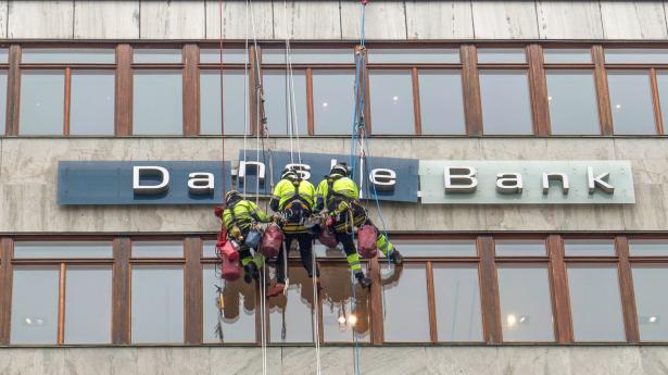 Danske Banks kontor i Stockholm. Banken har store udlån i Norge, Sverige, Finland og Nordirland, og skal håndtere udsving i norske og svenske kr. og britiske pund. Arkivfoto: Tt News Agency/Reuters/Ritzau Scanpix
