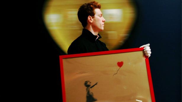 Det er en god idé at sprede sine risici, når der skal investeres. Aktieindeks, bolig og obligationer er attraktive efter kursfald, men også alternativer som guld og kunst er gode overvejelser. Arkivfoto: Luke Macgregor/Reuters/Ritzau Scanpix