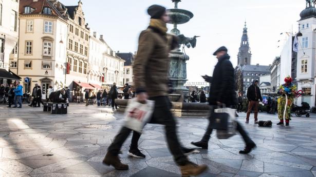 Danskerne satte flere og flere penge i banken, mens der var minusrenter. Nu er renterne positive, men indlånet står stille, fordi bankerne ikke mangler indlån, og kunderne har andet at bruge deres penge på. Arkivfoto: Ólafur Steinar Gestsson/Scanpix
