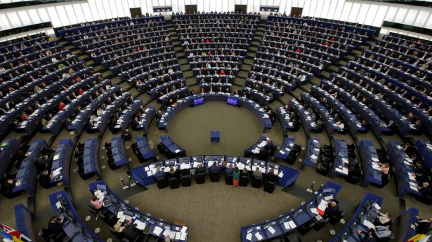 Selvom Europa-Parlamentet har taget de første skridt i den rigtige retning ved at påbegynde et lovarbejde for kunstig intelligens, vil vi alligevel gerne sætte en tyk streg under, at det er nødvendigt at gå længere end det, skriver Gorm Arildsen. Arkivfoto: Vincent Kessler/Reuters/Ritzau Scanpix