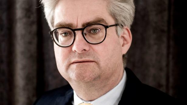 Søren Pind revser bankfolk: I lægger jer bare ned og siger nå