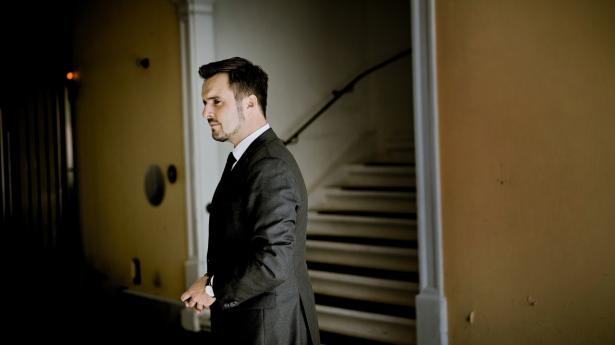 “Det, vi beder den finansielle sektor om her, er et samfundsbidrag til at løfte en meget vigtig funktion i vores velfærdssamfund, som er blevet sparet væk gennem de senere års negative reformpolitik,” siger erhvervsminister Simon Kollerup. Arkivfoto: Steven Achiam