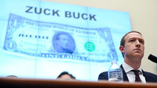 Facebooks stifter Mark Zuckerberg til en høring om techgigantens varslede betalingsform. Foto: Erin Scott/Reuters/Ritzau Scanpix