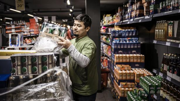 En arbejdsgruppe af aktører i landbrugs- og fødevarebranchen har afleveret anbefalinger til fødevareministeren, der nu skal arbejde videre med, hvordan et klimamærke til danske dagligvarer skal se ud. Arkivfoto: Thomas Lekfeldt/Ritzau Scanpix