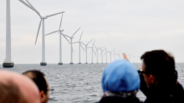 Der skal bygges mange flere havvindparker ved Europas kyster, lyder det fra EU-Kommissionen. Arkivfoto: Staff/Reuters/Ritzau Scanpix