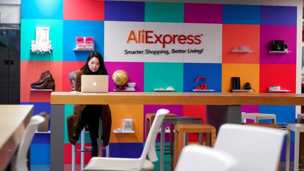 "Forbrugerrådet Tænk har på digitale markedspladser som Wish, Amazon, AliExpress og Ebay købt og testet en lang række produkter fra legetøj til kosmetik, og dokumenteret alt fra farlig konstruktion til højt indhold af ulovlig kemi," skriver Mads Reinholdt og Henrik Hyltoft. Arkivfoto: Aly Song/Reuters/Ritzau Scanpix