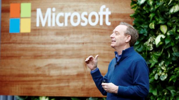 Microsofts topchef, Brad Smith, er nyt bestyrelsesmedlem i G42, efter at Microsoft har købt en minoritetsandel af ukendt størrelse i AI-selskabet. Foto: Lindsey Wasson/Reuters/Ritzau Scanpix