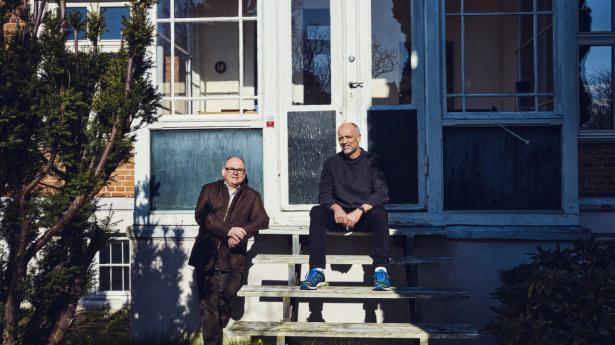 Ekstern lektor Per Østergaard Jacobsen (t.v.) og professor ph.d. Torsten Ringberg advarer detailhandlen mod at se kunden som en kurv, de skal have stoppet flest mulige varer i hurtigst muligt. Det er ikke en intelligent tilgang til at øge kundens loyalitet, mener de. Arkivfoto: Thomas Nielsen