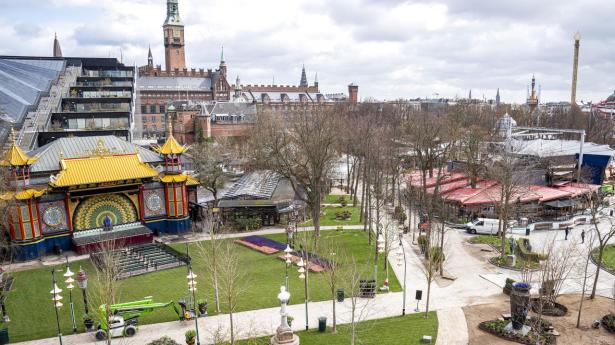 På billedet ses Tivoli i København under coronanedlukningen i 2020. Københavns Kommune er en af de kommuner, hvor virksomhederne regner med, at opsvinget bliver mindre pga. de omfattende nedlukninger i 2020 og 2021. Arkivfoto: Niels Christian Vilmann/Ritzau Scanpix