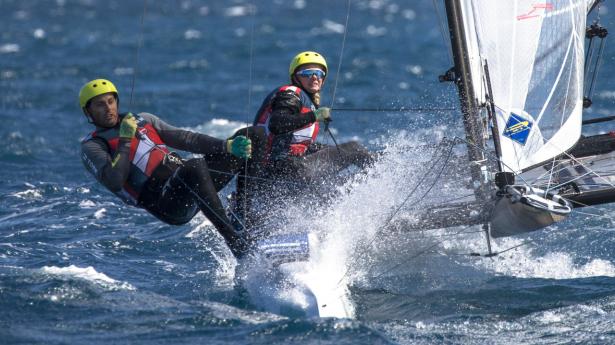 Kriser kan få mange virksomhedsledere til at gå i panik og forsøge at “skovle vand ud af båden” i stedet for at holde hovedet koldt og lave langsigtede løsninger. Klummeskribent Claus Damsgaard giver fem råd til at arbejde strategisk under krisen. Arkivfoto: Peter Brøgger/Ritzau Scanpix