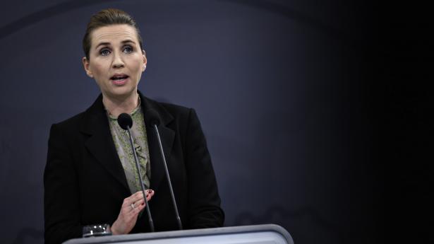 Mette Frederiksen fortæller, at den første, forsigtige fase af Danmarks genåbning begynder 15. april. Foto: Philip Davali/Ritzau Scanpix