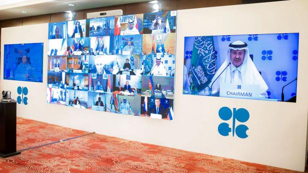 Saudi Arabiens energiminister taler under et virtuelt hastemøde mellem OPEC-landene tidligere på ugen. Foto: Saudi Press Agency/Reuters/Ritzau Scanpix
