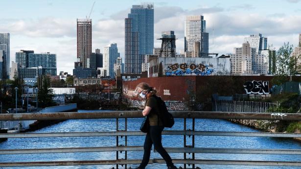 New York og storbyen New York City er fortsat lukket ned. Men faldende dødstal får nu flere stater til at overveje genåbning - inkl. New York. Foto: Spencer Platt/AFP/Ritzau Scanpix