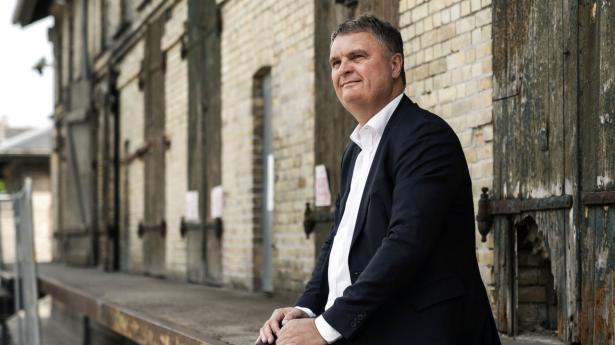 Danish Crown-topchef Jais Valeur vil som led i sin nye strategi for koncernen slå to virksomheder sammen. Arkivfoto: Mathias Svold/Ritzau Scanpix