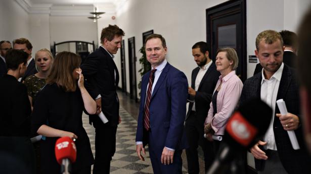 Finansminister Nicolai Wammen (S) så glad ud, da han natten mellem søndag og mandag var med til at præsentere en bred klimaaftale. Nu venter et svært arbejde med rent faktisk at strikke en skattereform sammen. Foto: Philip Davali/Ritzau Scanpix