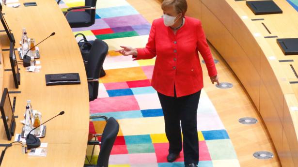 Forbundskansler Angela Merkel står i dette halvår i spidsen for EU. Her leder hun efter sin plads ved sidste uges EU-topmøde. Foto: Francois Lenoir/AFP/Ritzau Scanpix
